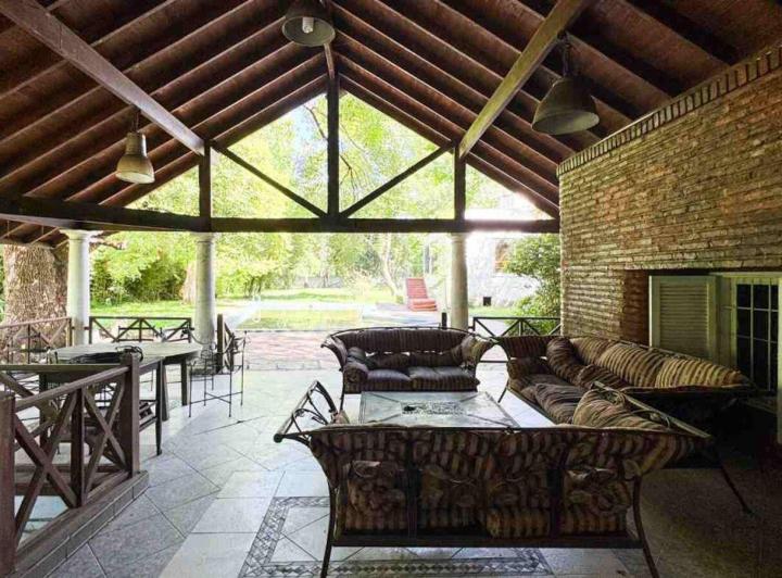 Casa · 299m² · 4 Ambientes · 3 Cocheras