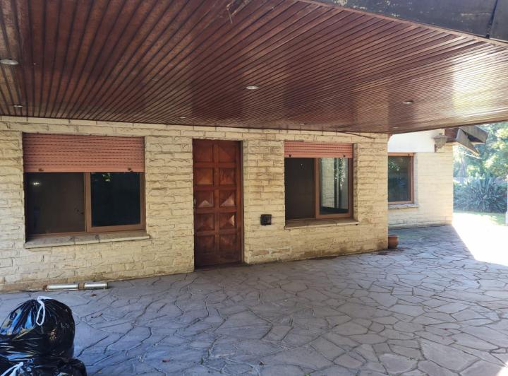 Casa · 375m² · 4 Ambientes · 2 Cocheras
