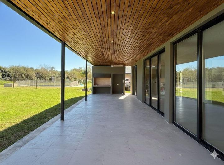 Casa · 160m² · 5 Ambientes · 2 Cocheras
