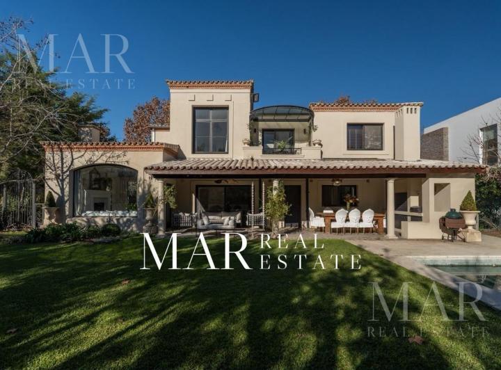Casa · 272m² · 10 Ambientes · 2 Cocheras