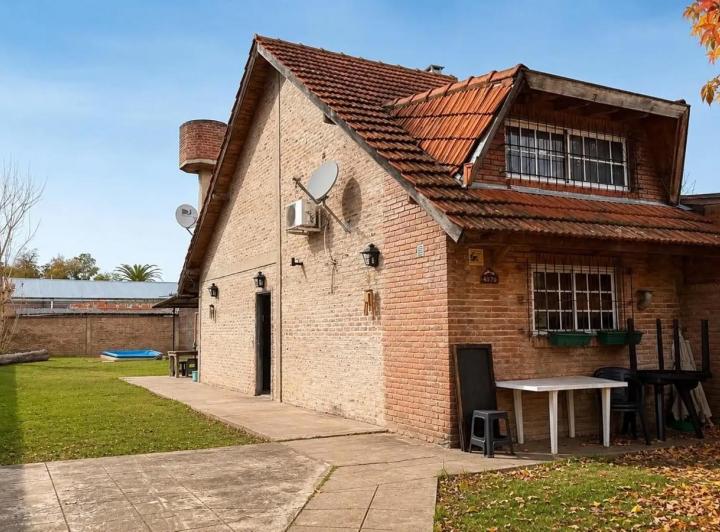 Casa · 80m² · 4 Ambientes · 3 Cocheras