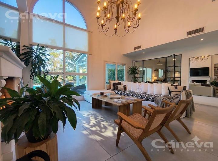 Casa · 272m² · 4 Ambientes · 1 Cochera