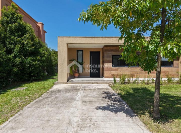 Casa · 105m² · 4 Ambientes · 1 Cochera