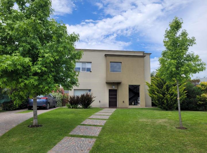 Casa · 155m² · 4 Ambientes