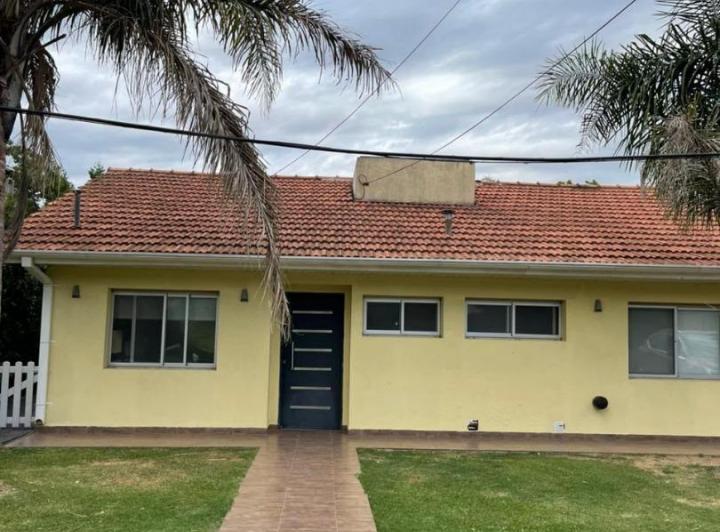 Casa · 140m² · 4 Ambientes · 2 Cocheras
