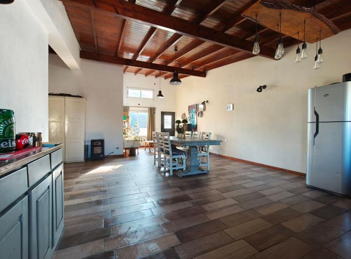 Casa · 250m² · 4 Ambientes · 4 Cocheras