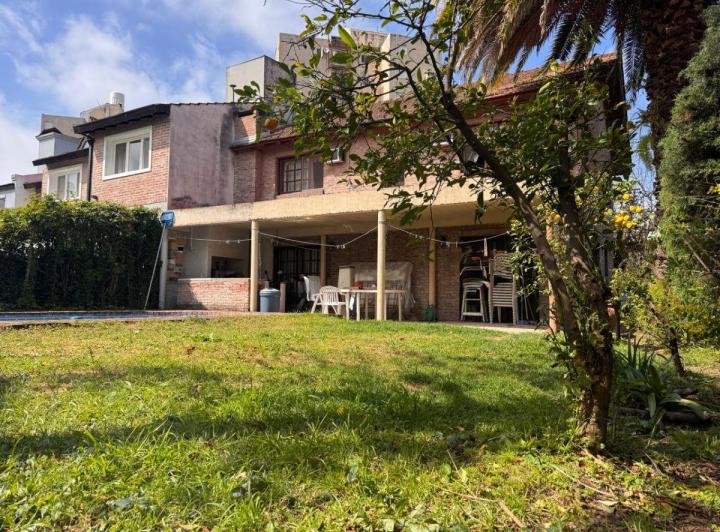 Casa · 149m² · 4 Ambientes · 2 Cocheras