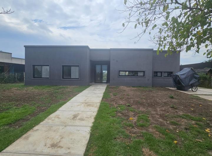 Casa · 821m² · 5 Ambientes · 4 Cocheras