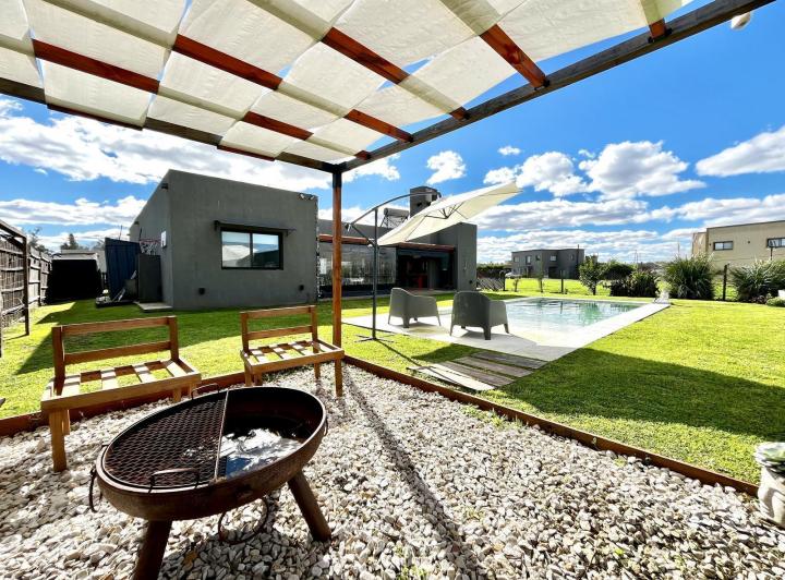 Casa · 140m² · 4 Ambientes · 4 Cocheras