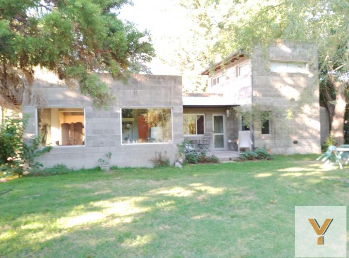 Casa · 160m² · 4 Ambientes · 1 Cochera