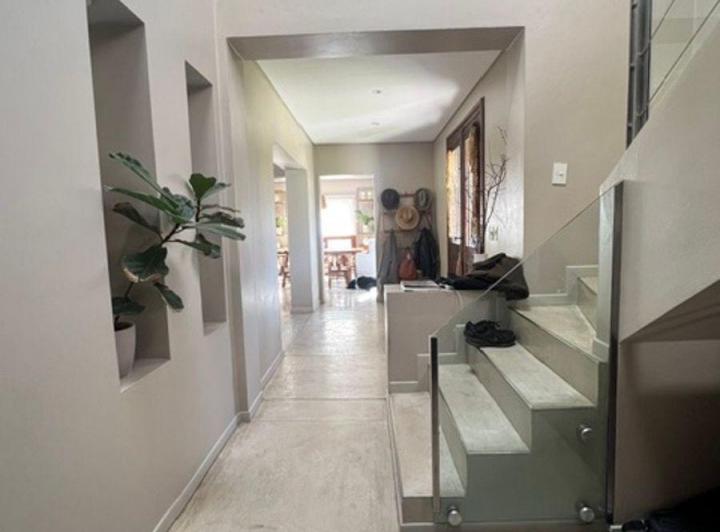 Casa · 340m² · 5 Ambientes · 2 Cocheras