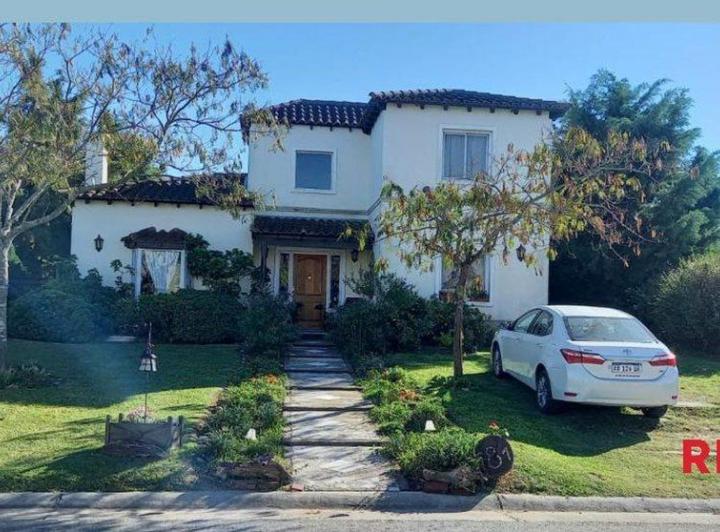 Casa · 120m² · 4 Ambientes · 2 Cocheras