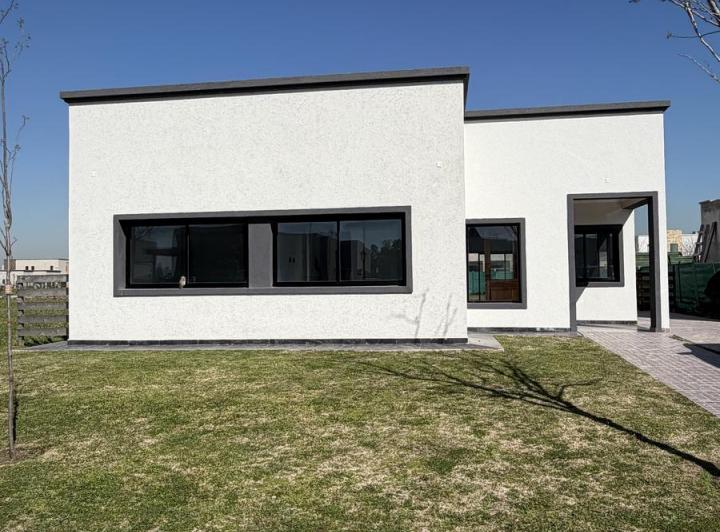 Casa · 156m² · 5 Ambientes · 2 Cocheras