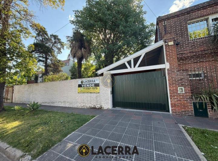 Casa · 200m² · 4 Ambientes · 2 Cocheras