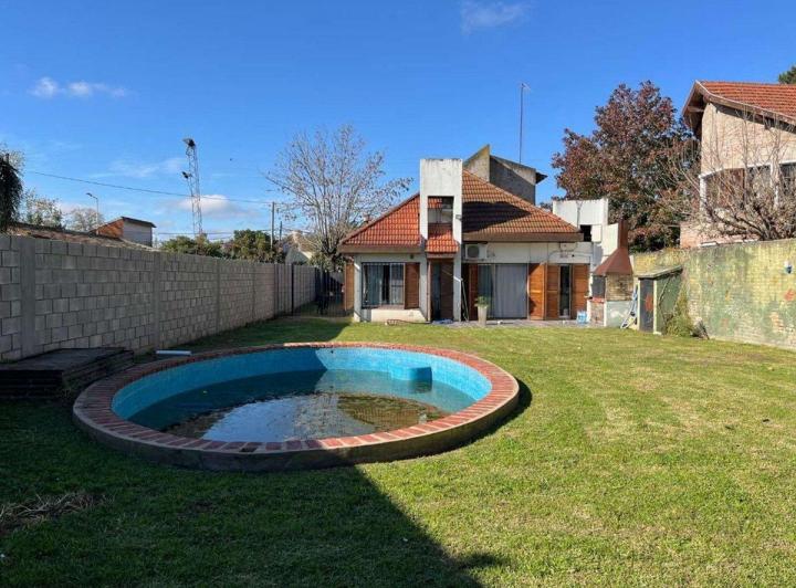 Casa · 110m² · 4 Ambientes · 2 Cocheras