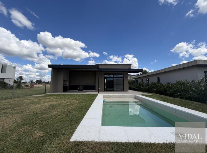 Casa · 138m² · 4 Ambientes · 2 Cocheras