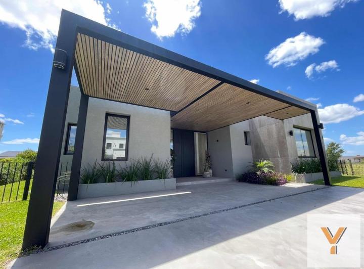 Casa · 164m² · 5 Ambientes · 4 Cocheras