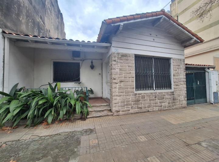 Casa · 210m² · 4 Ambientes · 1 Cochera