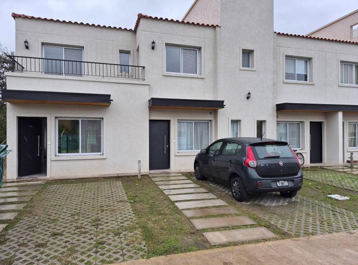 Casa · 106m² · 4 Ambientes · 2 Cocheras