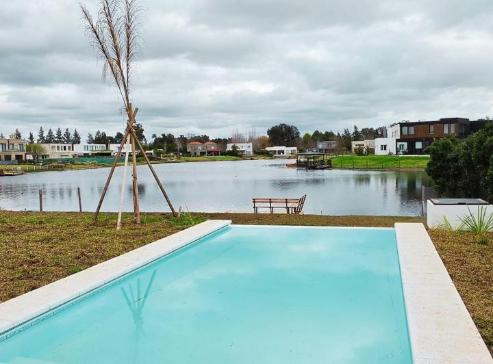 Casa · 180m² · 6 Ambientes · 1 Cochera