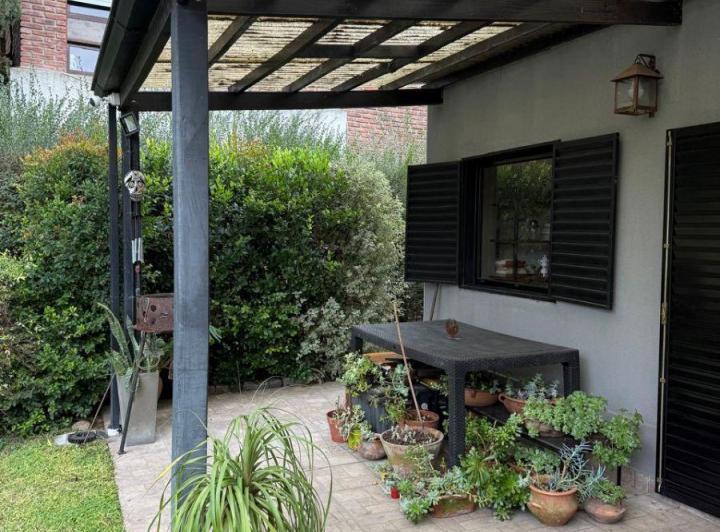Casa · 75m² · 4 Ambientes · 1 Cochera
