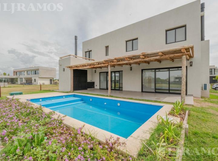 Casa · 187m² · 5 Ambientes · 2 Cocheras