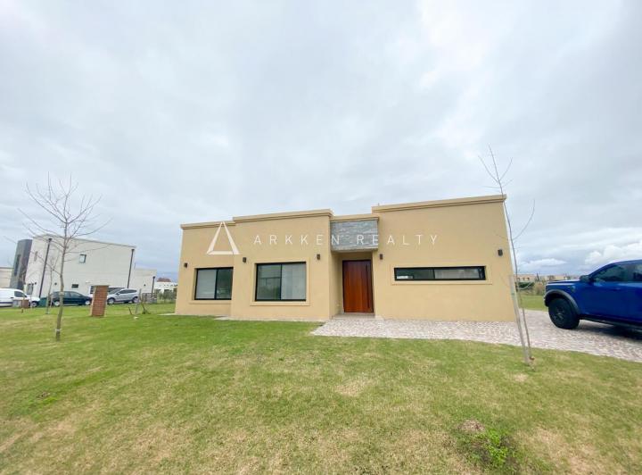 Casa · 153m² · 4 Ambientes · 2 Cocheras