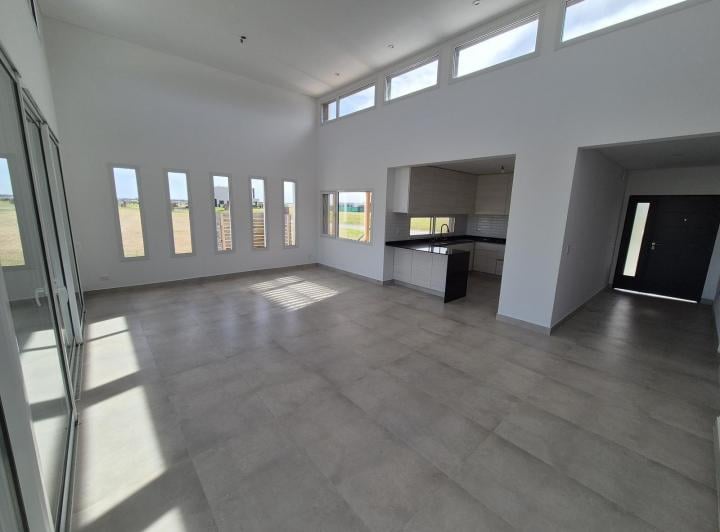 Casa · 155m² · 5 Ambientes · 2 Cocheras