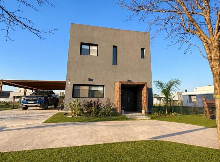 Casa · 174m² · 4 Ambientes · 2 Cocheras