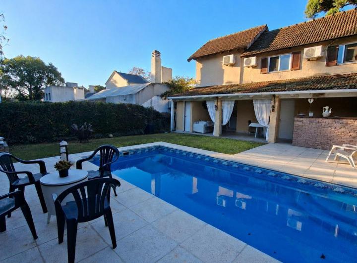 Casa · 155m² · 4 Ambientes · 2 Cocheras