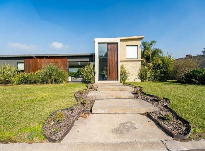 Casa · 166m² · 4 Ambientes · 2 Cocheras