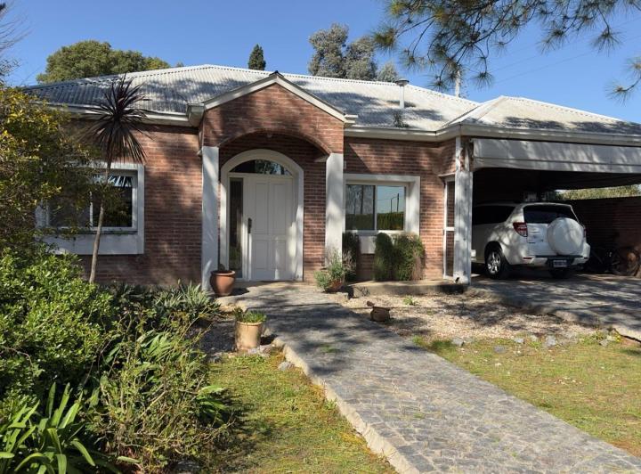 Casa · 144m² · 4 Ambientes · 6 Cocheras