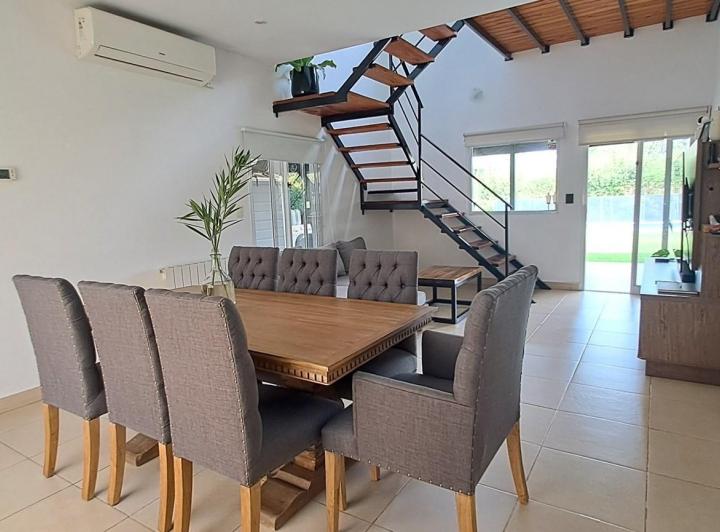Casa · 96m² · 4 Ambientes · 3 Cocheras
