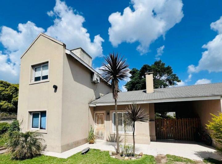 Casa · 145m² · 5 Ambientes · 3 Cocheras