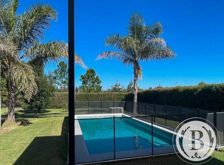 Casa · 190m² · 4 Ambientes · 1 Cochera