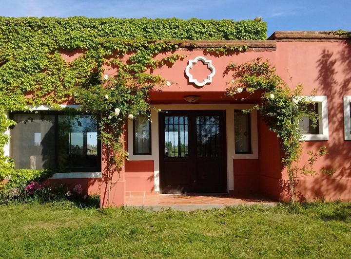 Casa · 210m² · 5 Ambientes · 4 Cocheras