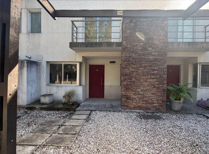 Casa · 101m² · 4 Ambientes · 2 Cocheras