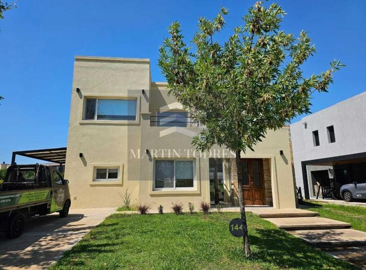 Casa · 157m² · 6 Ambientes · 5 Cocheras
