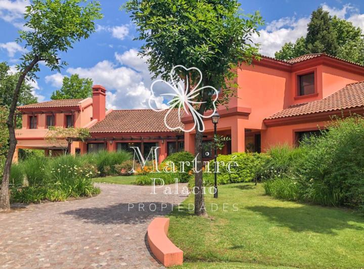 Casa · 380m² · 10 Ambientes · 4 Cocheras