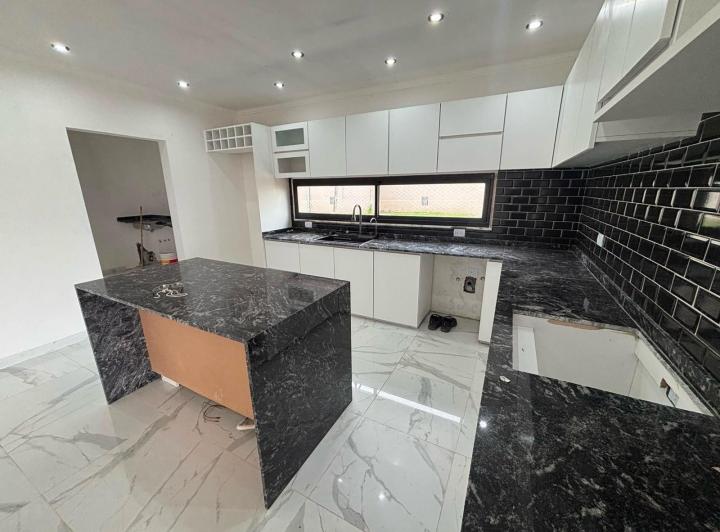 Casa · 165m² · 5 Ambientes · 2 Cocheras