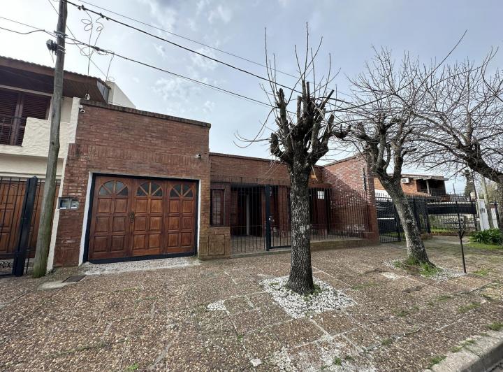 Casa · 213m² · 6 Ambientes · 1 Cochera