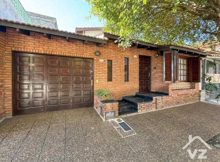 Casa · 151m² · 5 Ambientes · 2 Cocheras
