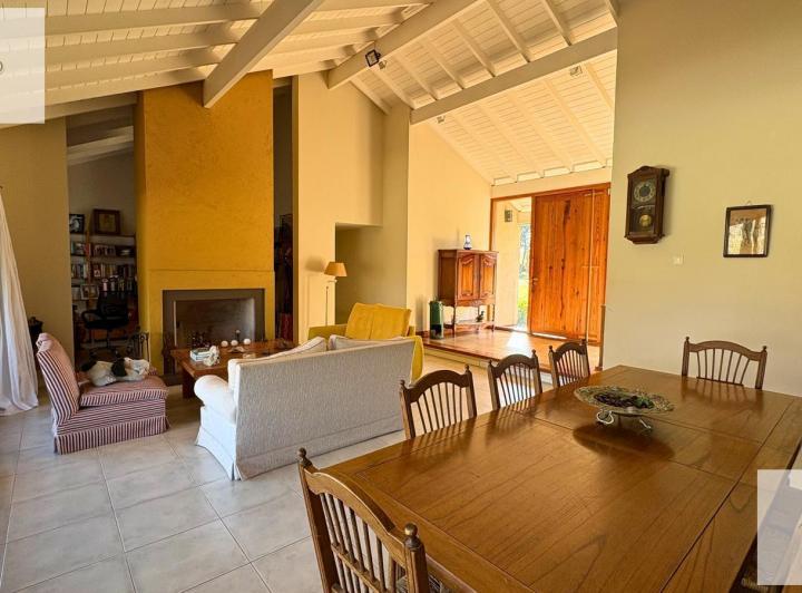 Casa · 194m² · 5 Ambientes · 5 Cocheras