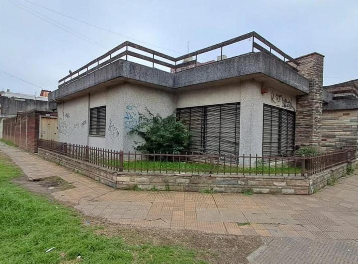 Casa · 145m² · 4 Ambientes · 2 Cocheras