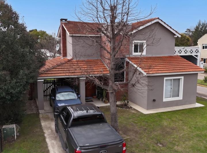 Casa · 129m² · 5 Ambientes · 2 Cocheras