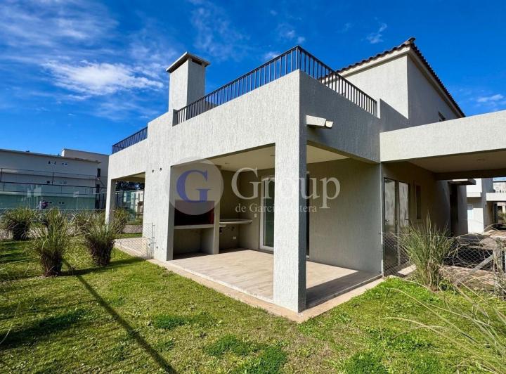 Casa · 98m² · 4 Ambientes · 1 Cochera