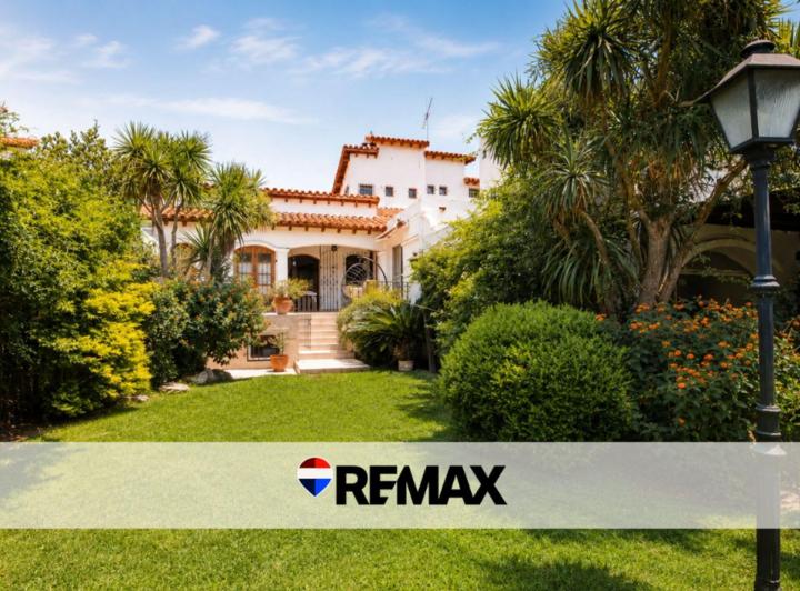 Casa · 200m² · 5 Ambientes · 2 Cocheras