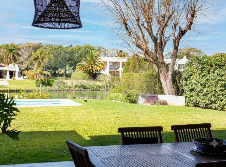 Casa · 324m² · 7 Ambientes · 4 Cocheras