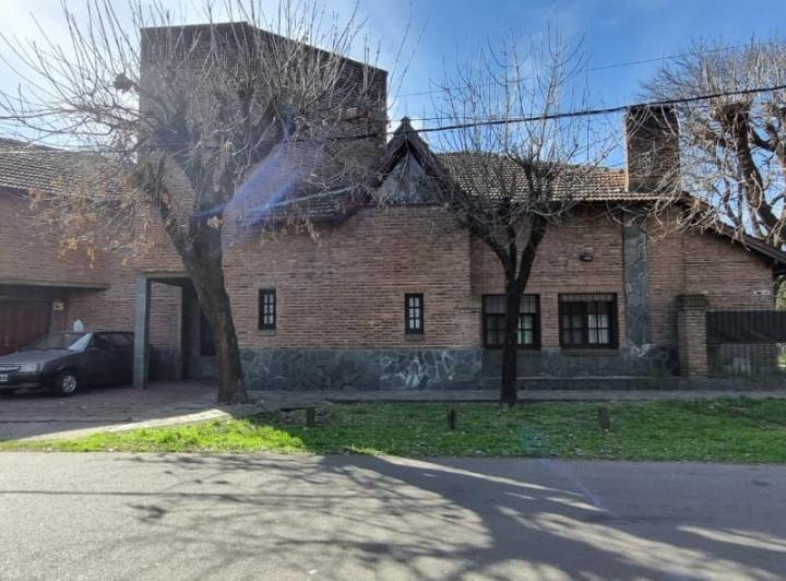 Casa · 396m² · 5 Ambientes · 2 Cocheras