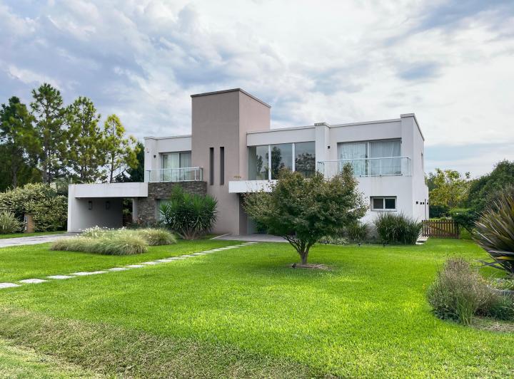 Casa · 411m² · 5 Dormitorios